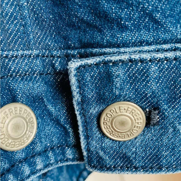 Women’s Denim Jacket - Picture 4 of 10